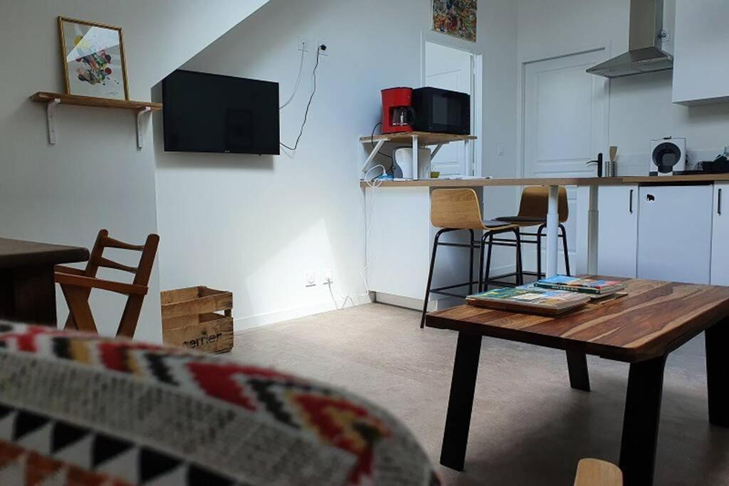 Vol De Nuit - Balade Urbaine Au Centre D'Epernay Apartman Kültér fotó
